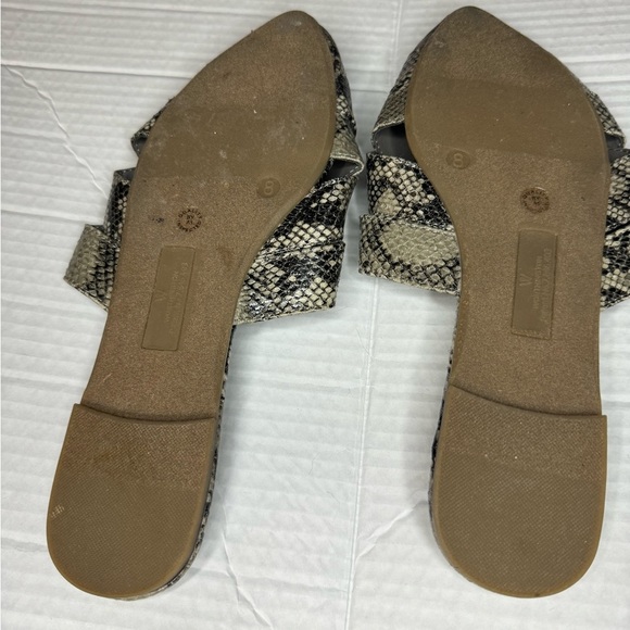 Snake print sandals size 8 - Picture 3 of 3